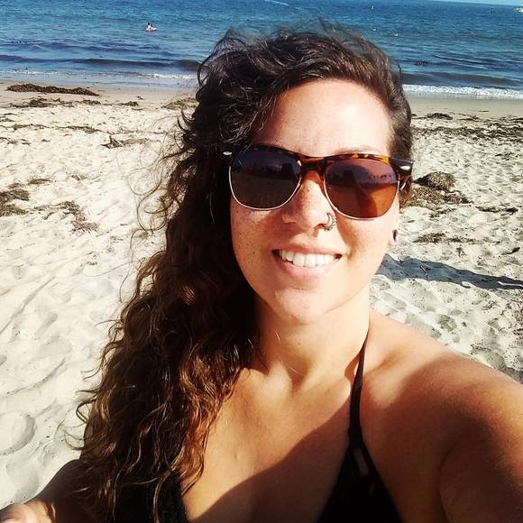 Meet your Posher, Della - Picture 1 of 1